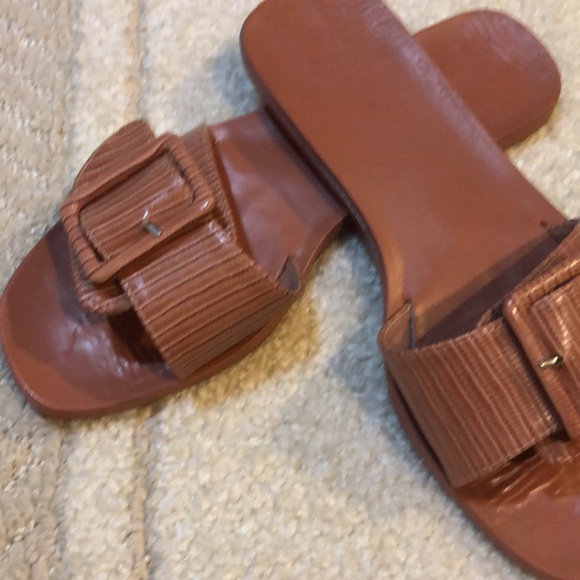 Sandals size8.5 - Picture 2 of 4